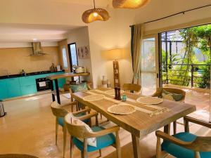 Beautiful garden 3 bedroom villa close to beach