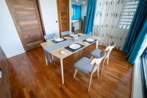 Rocky 03 Perebere Beach 100M