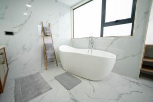 Rocky 03 Perebere Beach 100M