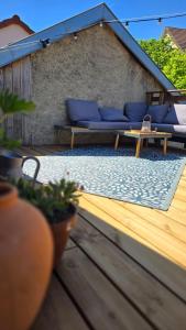 Appartements Gite dans une ancienne ferme avec grande terrasse et piscine : Maison 2 Chambres