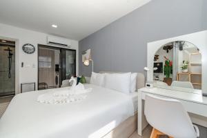 C175 Stylish Condo with Pool View D Condo Phuket