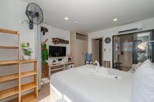C175 Stylish Condo with Pool View D Condo Phuket