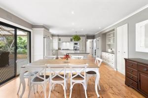 The Gathering House Sleeps 18