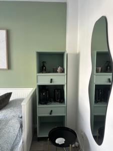 Chambre indépendante salle de bain privé aéroport CDG Parc des expositions