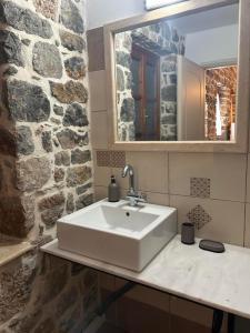 Lithos Family Apartment