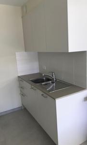 Renovated studio with swimming pool within walking distance of the beach T127