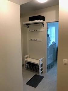 Renovated studio with swimming pool within walking distance of the beach T127