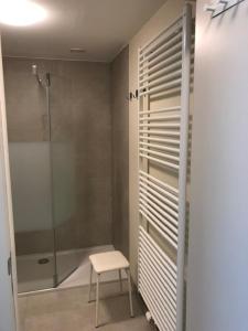 Renovated studio with swimming pool within walking distance of the beach T127