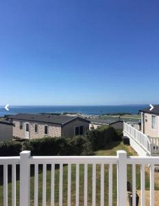 Platinum 3 Bedroom Caravan, Wifi, Parking, Seaview,