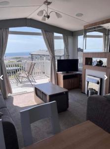 Platinum 3 Bedroom Caravan, Wifi, Parking, Seaview,