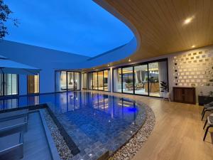 MANDLA VILLAS COLLECTION, White Anda Naiharn