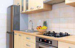 Nice Apartment In Makarska With Wifi