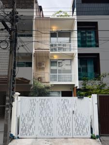 Charming Minimal 3BR Home Near BTS Ari, Bangkok