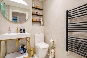 Lovely Harbourside Apartment with Free Parking