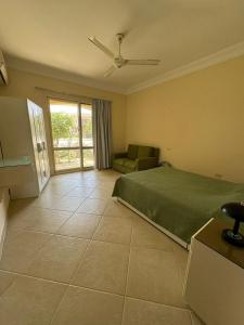 La Vista Bay Beachfront Home