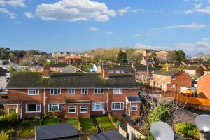 Spacious 2-Bed - Hospital & City Nearby Parking Pet Friendly