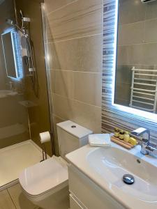 The North Cove, 20m to the Sea, Modern Studio Apartment