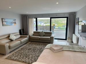 The North Cove, 20m to the Sea, Modern Studio Apartment