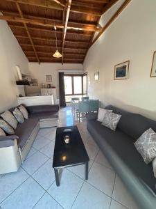 Roxani Studios-Apartments