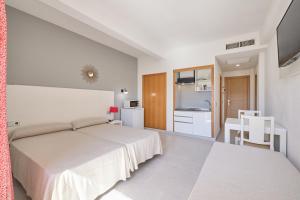 Studio with Balcony room in Apartamentos Isla Del Sol