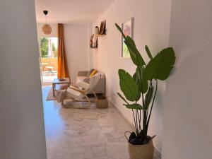 Stylish Marbella Spot Pass the Keys