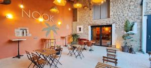 Maisons de vacances Mazet en provence pour 4, piscine chauffee privee, jardin clos prive, barbecue, chiens admis : photos des chambres