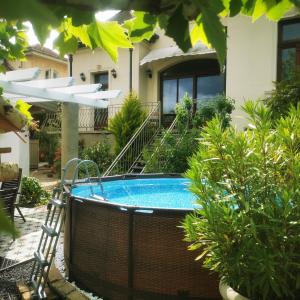 Kúria apartman with private jacuzzi and pool