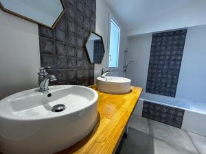 Maisons de vacances Villa avec Piscine chauffee, a 5mn de la plage : photos des chambres