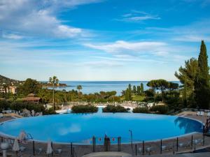 2 Pièces avec Terrasse et Piscine à Saint-Raphaël - FR-1-504-612