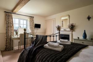 Tincleton Lodge & Rose Cottage - sleep 16