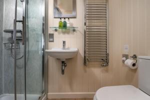 Tincleton Lodge & Rose Cottage - sleep 16