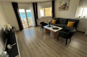 Apartment in Trogir with sea view, balcony, air conditioning, Wi-Fi (4786-1)