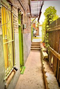 Urban Coach Casa - Medical District- 10 to Downtown