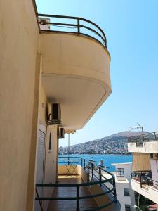 Seafront one bedroom apartment! Free Parking &Wifi