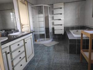 Maisons de vacances La mini ferme avec piscine : photos des chambres