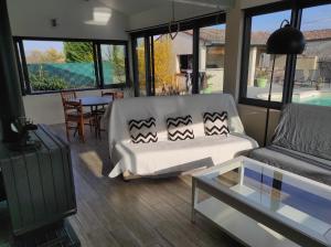 Maisons de vacances La mini ferme avec piscine : photos des chambres