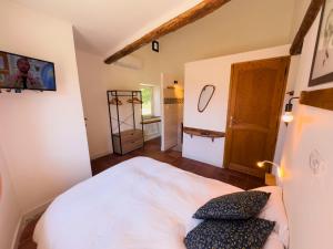 Maisons d'hotes Chambres d-hotes a 5mn du Circuit Paul Ricard et du village du Castellet et a 10mn des plages de Saint-Cyr-sur-mer, Bandol et Sanary : photos des chambres