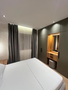 Kamberi Hotel & Apartments