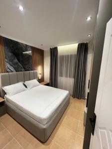 Kamberi Hotel & Apartments