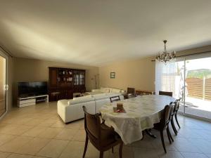 Maisons de vacances Villa 11 Pers a Vallon-Pont-d'Arc - Piscine Privee, 5 Ch, Jardin, Proche Centre - FR-1-382-213 : photos des chambres