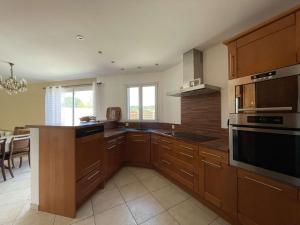 Villa 11 Pers à Vallon-Pont-dArc - Piscine Privée, 5 Ch, Jardin, Proche Centre - FR-1-382-213