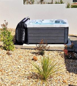 Maisons de vacances LE BONHEUR EST DANS LE VEILLON Maison neuve 3 chambres de 2025, 7 personnes, avec jacuzzi 6 personnes et climatisation reversible : photos des chambres