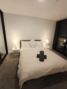 Brand new apartment close to hospital with POOL GYM in Woden center