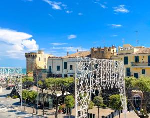 LUNA SUL PORTO Seaview Apartment - Bright and Spacious Flat in Central Nettuno, Steps from the Marina, Beaches, and Train Station