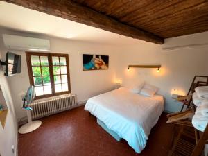 Sejours chez l'habitant Gite T2 a 5mn du Circuit Paul Ricard et du village du Castellet et a 10mn des plages de Saint-Cyr-sur-mer, Bandol et Sanary : photos des chambres