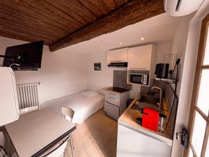 Sejours chez l'habitant Gite T2 a 5mn du Circuit Paul Ricard et du village du Castellet et a 10mn des plages de Saint-Cyr-sur-mer, Bandol et Sanary : photos des chambres