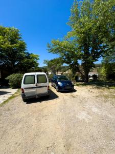 Sejours chez l'habitant Gite T2 a 5mn du Circuit Paul Ricard et du village du Castellet et a 10mn des plages de Saint-Cyr-sur-mer, Bandol et Sanary : photos des chambres