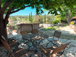 Sejours chez l'habitant Gite T2 a 5mn du Circuit Paul Ricard et du village du Castellet et a 10mn des plages de Saint-Cyr-sur-mer, Bandol et Sanary : photos des chambres