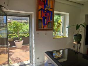 un pied dans la forêt