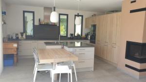 Villas Villa moderne avec jacuzzi, piscine et vue : photos des chambres